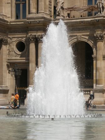 Fontaine - Musée du Louvre