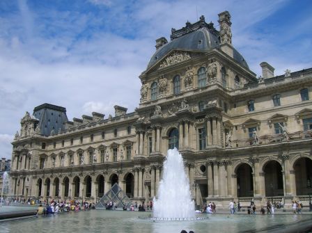 musee du louvre. Fontaine - Musée du Louvre