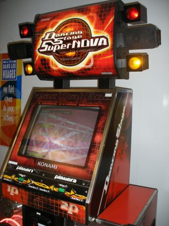 Salle de jeux d'Arcade - Step Mania