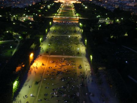 Champs de Mars la nuit - Vue depuis la tour Eiffel